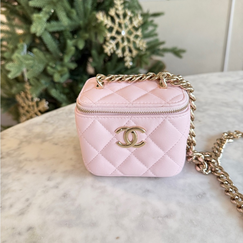 SOLD !!!!CHANEL Light Pink Quilted Mini Bag with Gold Chain